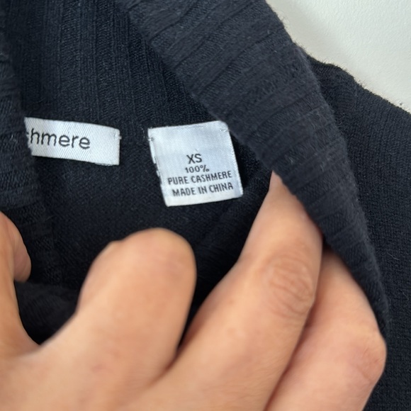 Autumn Cashmere Turtleneck sweater - Picture 5 of 6